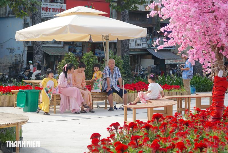Linh vật ngựa cao 8 m tại khu ‘đất vàng’ làm công viên ở đường Trần Phú - Ảnh 10.