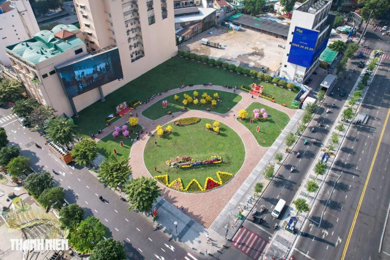 Check-in tết nơi đất vàng thương xá Tax cạnh đường hoa Nguyễn Huệ ở TP.HCM- Ảnh 1.