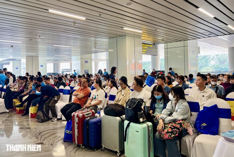 Cảnh xúc động trước giờ lên chuyến bay miễn phí về quê ăn tết 2026- Ảnh 1.