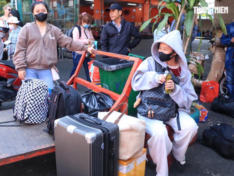 Chiều mùng 6 tết nhiều người từ TP.HCM bắt xe về miền Tây… 'ăn tết', vì sao?  - Ảnh 5.