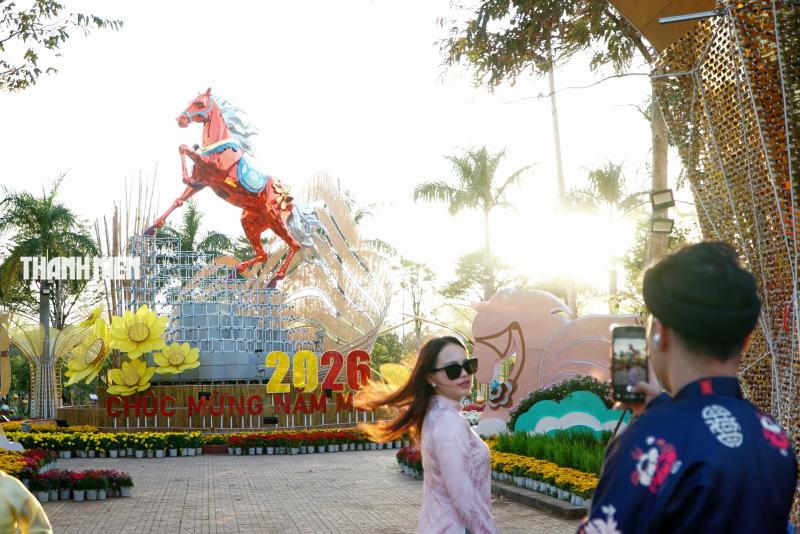 Linh vật ngựa Tuy Hòa: Choáng ngợp 3 đại cảnh ngựa ‘khủng’ đua top- Ảnh 9.