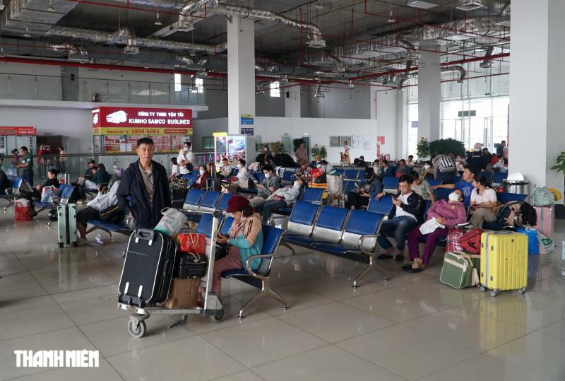 Sáng 27 tết, người dân tiếp tục đổ về bến xe Miền Đông mới để về quê - Ảnh 3.