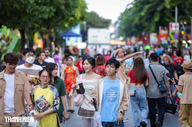 Sắp khai mạc đường hoa Nguyễn Huệ Tết Bính Ngọ 2026 - Ảnh 5.