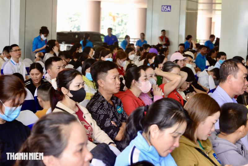 Đi máy bay về quê ăn tết 2026: '10 năm không về, cómơ cũng không dám nghĩ' - Ảnh 1.