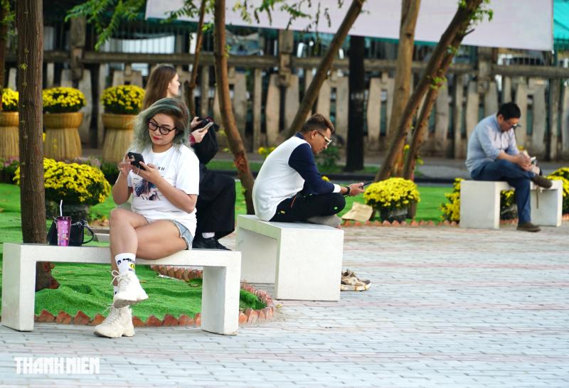 Cận cảnh cầu cảng trên sông Sài Gòn được chỉnh trang thành điểm check-in trong tết  - Ảnh 10.