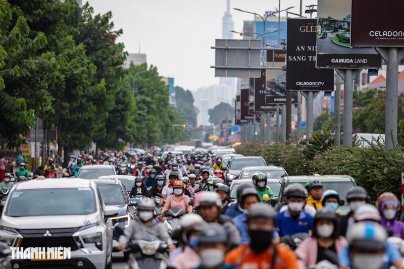 Cửa ngõ sân bay Tân Sơn Nhất giáp tết: Kẹt xe 'ngộp thở' đường Cộng Hòa, Trường Chinh- Ảnh 11.