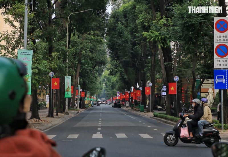 Ngày đầu nghỉ tết Bính Ngọ: Bất ngờ đường phố trung tâm TP.HCM sáng 27 tháng chạp - Ảnh 11.