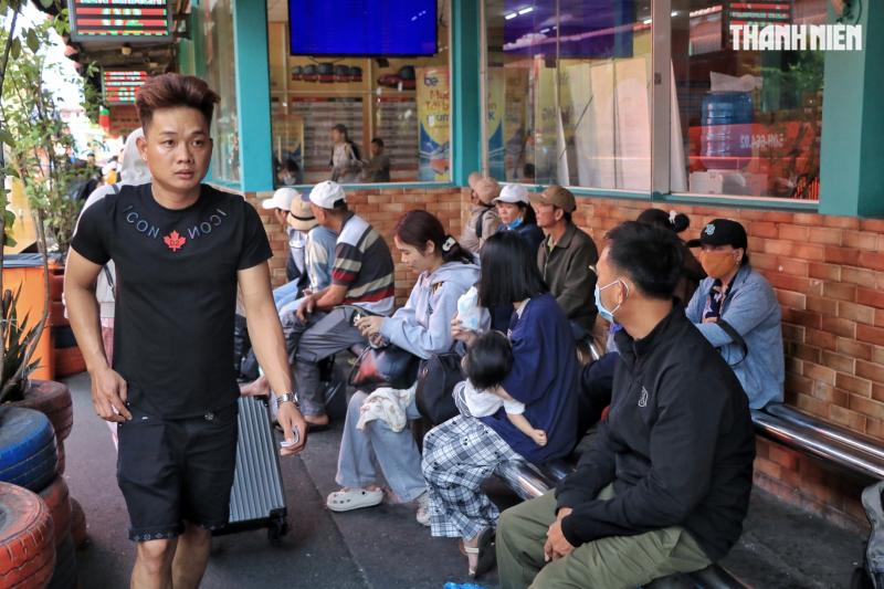Chiều mùng 6 tết nhiều người từ TP.HCM bắt xe về miền Tây… 'ăn tết', vì sao?  - Ảnh 7.