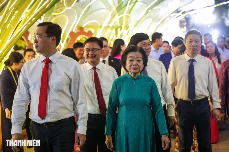 Chính thức khai mạc đường hoa Nguyễn Huệ Tết Bính Ngọ 2026 - Ảnh 5.