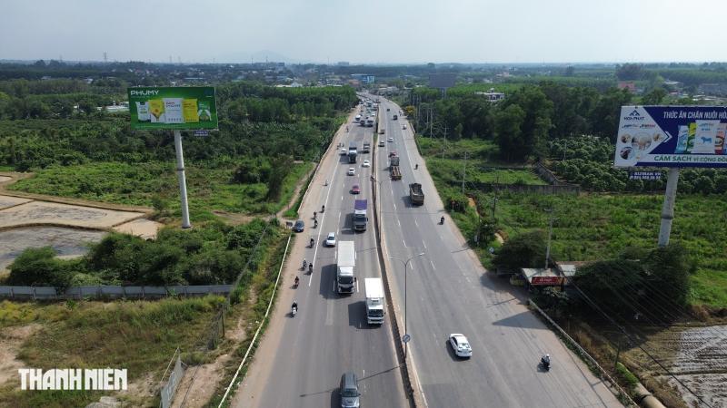 Đồng Nai: Cận cảnh 2 trạm thu phí bỏ hoang trên quốc lộ 51- Ảnh 1.
