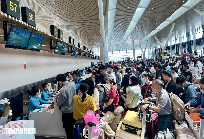 Đi máy bay về quê ăn tết 2026: '10 năm không về, cómơ cũng không dám nghĩ' - Ảnh 5.