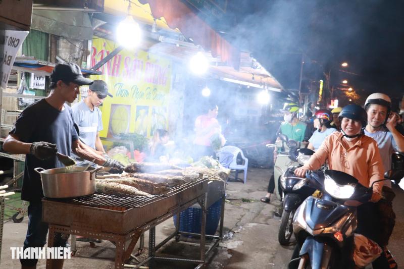 Cá lóc nướng vía Thần Tài ở TP.HCM: Vắng dần cảnh chuẩn bị vài tấn - Ảnh 5.