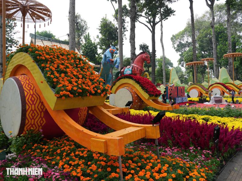 Toàn cảnh Hội hoa xuân ở trung tâm TP.HCM trước giờ khai mạc: Bên trong có gì?  - Ảnh 6.