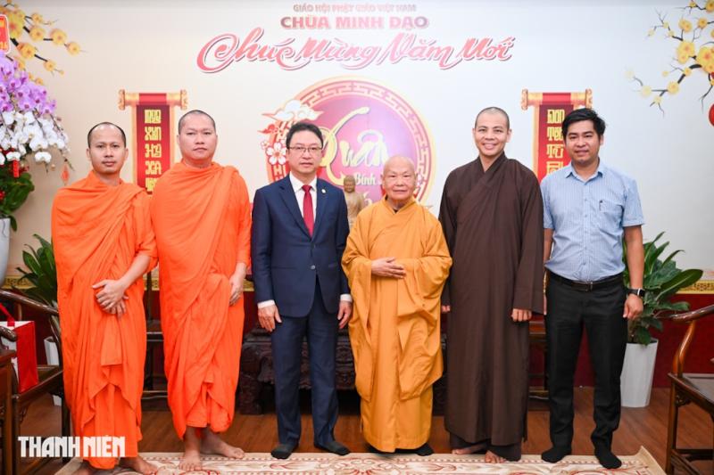 Chủ tịch UBND TP.HCM Nguyễn Văn Được thăm, chúc tết Giáo hội Phật giáo Việt Nam - Ảnh 6.