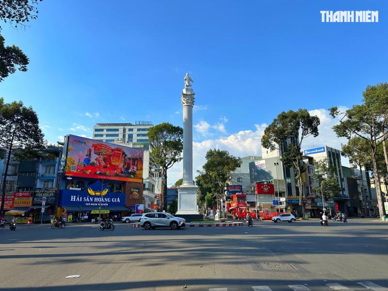 Chiều 29 tết, ngắm đường phố trung tâm TP.HCM trước thời khắc giao thừa Tết Bính Ngọ- Ảnh 12.