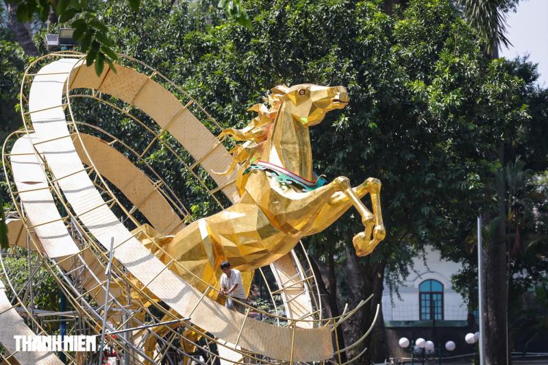 Hội hoa xuân TP.HCM Tết Bính Ngọ: Linh vật ngựa lộ diện ở công viên Tao Đàn- Ảnh 9.