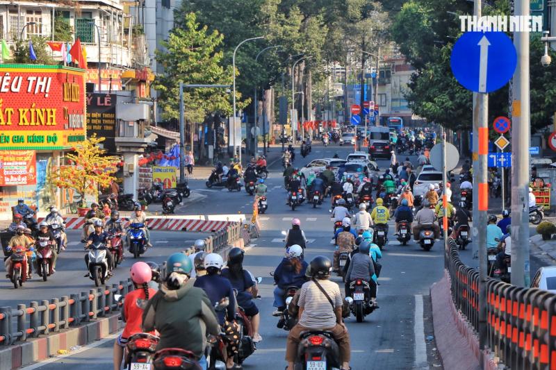 Mùng 6 tết: Bất ngờ đường phố TP.HCM - Ảnh 1.