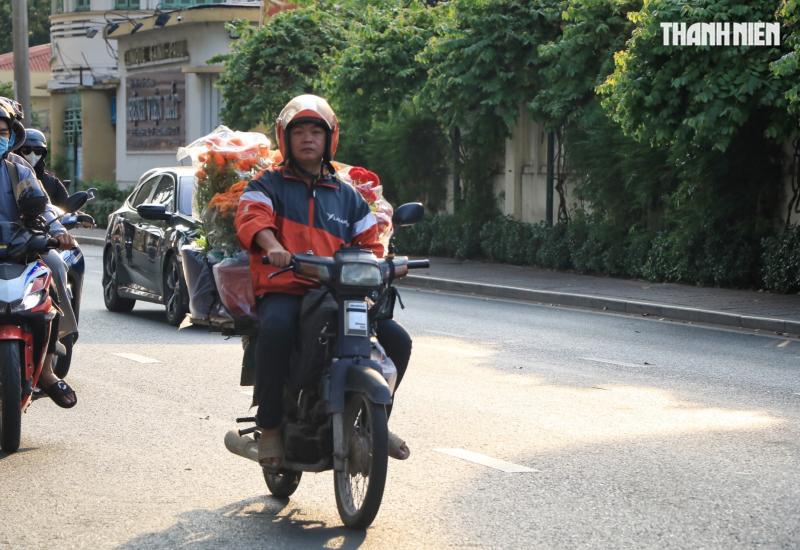 Hoàng hôn 28 tết trước ngày giao thừa: Đường phố trung tâm TP.HCM thật khác! - Ảnh 12.
