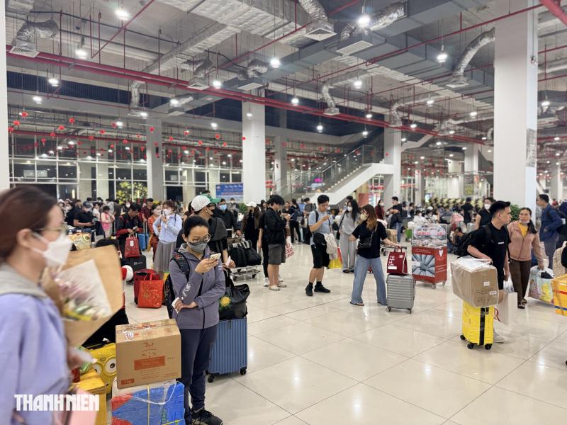 Lần đầu sau nhiều năm: Bến xe Miền Đông mới đông nghẹt khách dịp cận tết- Ảnh 5.