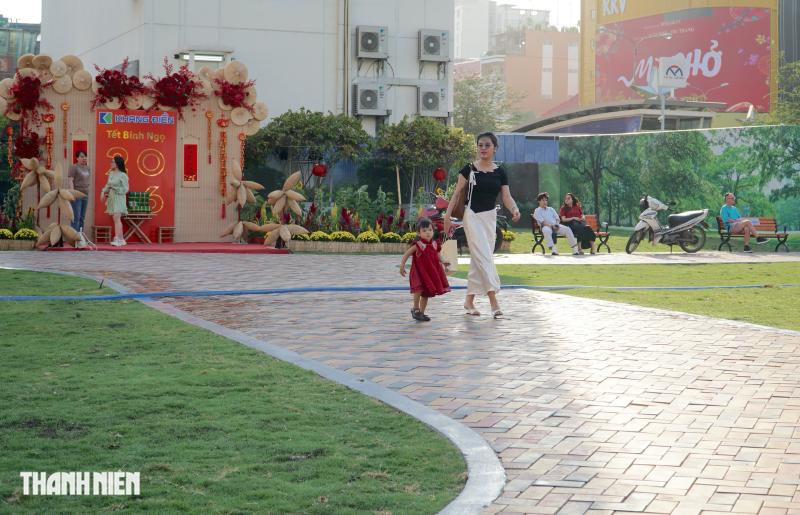 Check-in tết nơi đất vàng thương xá Tax cạnh đường hoa Nguyễn Huệ ở TP.HCM- Ảnh 7.