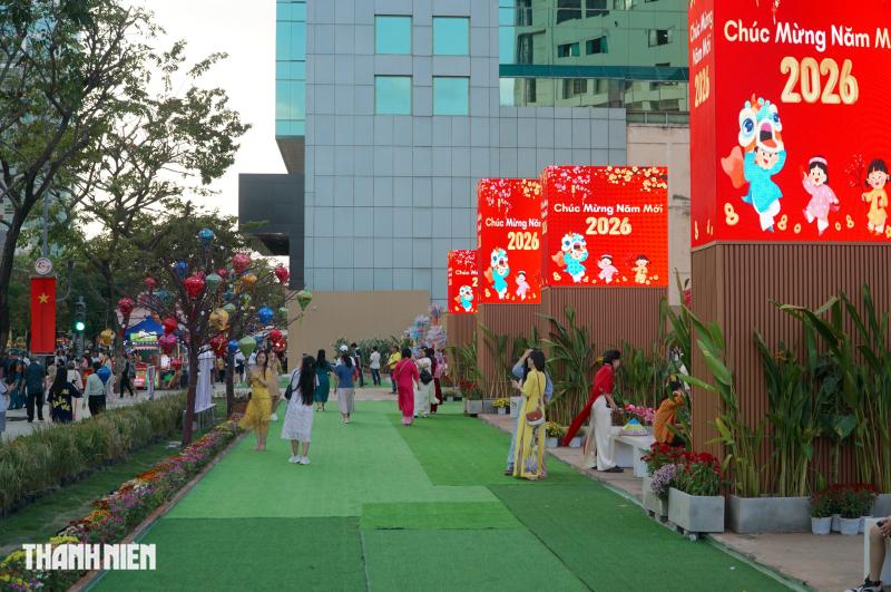 Cận cảnh cầu cảng trên sông Sài Gòn được chỉnh trang thành điểm check-in trong tết  - Ảnh 12.