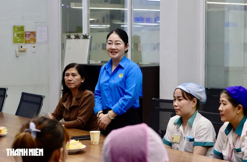 Ngày tất niên của nữ công nhân nhân mắc bệnh hiểm nghèo: Tết này không lẻ loi - Ảnh 1.