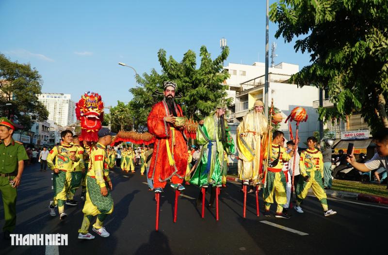 Rằm tháng giêng, người Hoa ở Chợ Lớn chuẩn bị chuỗi lễ hội lớn nhất năm - Ảnh 3.