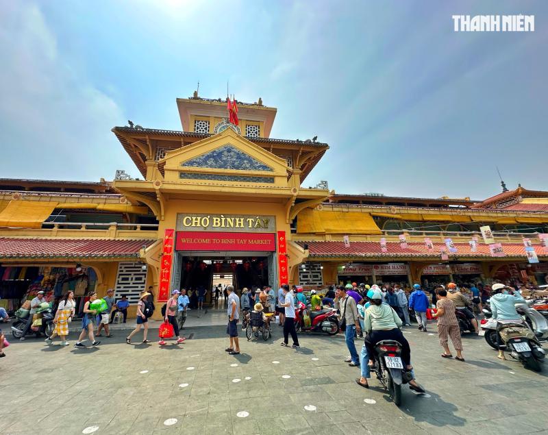 Trưa 27 tết, chuyện lạ chợ Bình Tây: Tiểu thương đóng sạp vì… 'không còn gì bán'  - Ảnh 1.