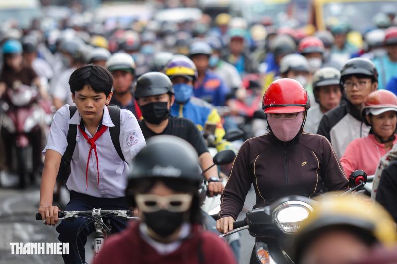 Cửa ngõ sân bay Tân Sơn Nhất giáp tết: Kẹt xe 'ngộp thở' đường Cộng Hòa, Trường Chinh- Ảnh 10.