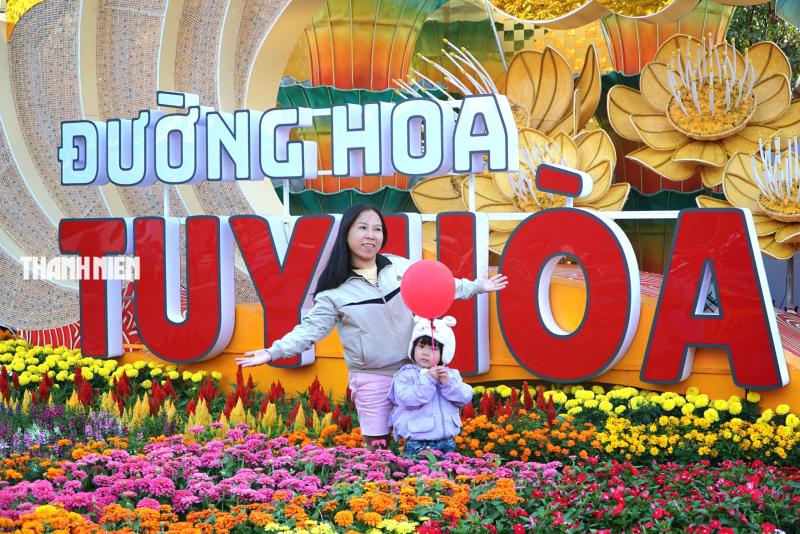 Linh vật ngựa Tuy Hòa: Choáng ngợp 3 đại cảnh ngựa ‘khủng’ đua top- Ảnh 4.