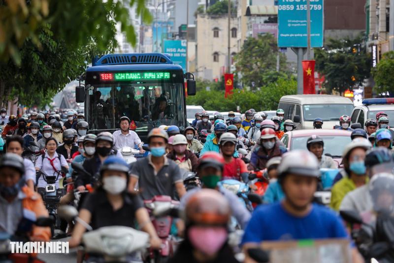 Cửa ngõ sân bay Tân Sơn Nhất giáp tết: Kẹt xe 'ngộp thở' đường Cộng Hòa, Trường Chinh- Ảnh 3.