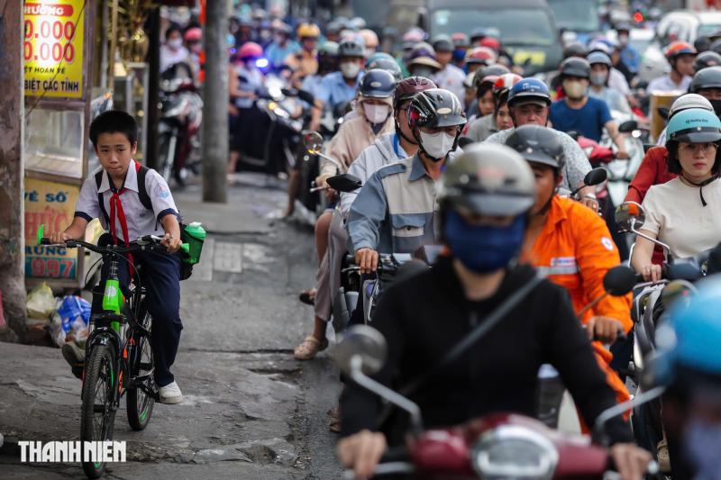 Cửa ngõ sân bay Tân Sơn Nhất giáp tết: Kẹt xe 'ngộp thở' đường Cộng Hòa, Trường Chinh- Ảnh 9.
