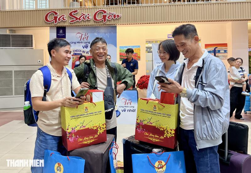 Ga Sài Gòn giáp tết: 'Mình về quê ăn tết là món quà lớn nhất' - Ảnh 5.