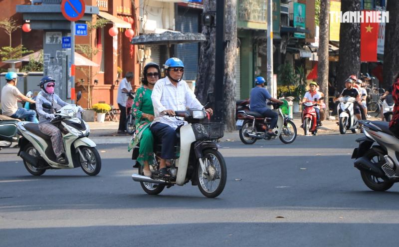 Mùng 6 tết: Bất ngờ đường phố TP.HCM - Ảnh 9.