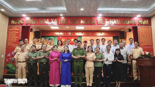 Công an TP.HCM đề xuất bố trí chỗ đỗ xe cho phụ huynh đưa đón con - Ảnh 4.