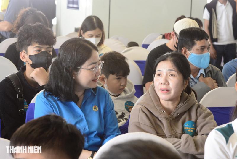 Đi máy bay về quê ăn tết 2026: '10 năm không về, cómơ cũng không dám nghĩ' - Ảnh 2.