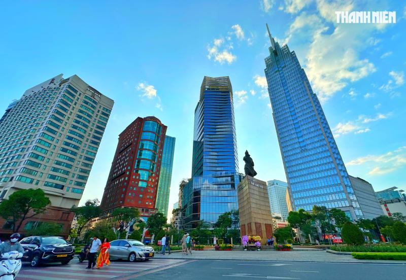 Chiều 29 tết, ngắm đường phố trung tâm TP.HCM trước thời khắc giao thừa Tết Bính Ngọ- Ảnh 2.