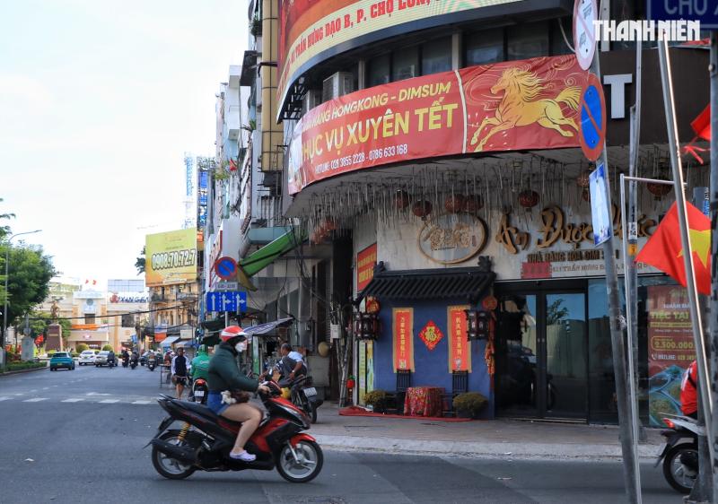 Mùng 3 tết, đường phố TP.HCM vẫn thoáng: Quán ăn nghỉ tết mùng mấy bán lại? - Ảnh 3.