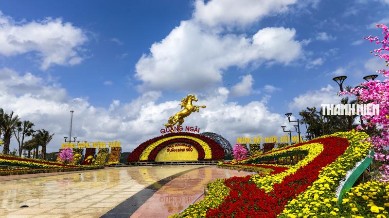 Ngựa vàng Quảng Ngãi cao 10 m 'có hồn' ở công viên Ba Tơ- Ảnh 6.