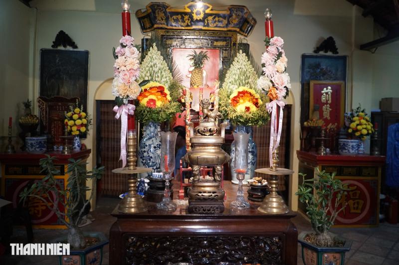 Bàn thờ cúng giao thừa kiểu Nam bộ xưa được tái hiện tại ngôi đình trăm tuổi - Ảnh 5.