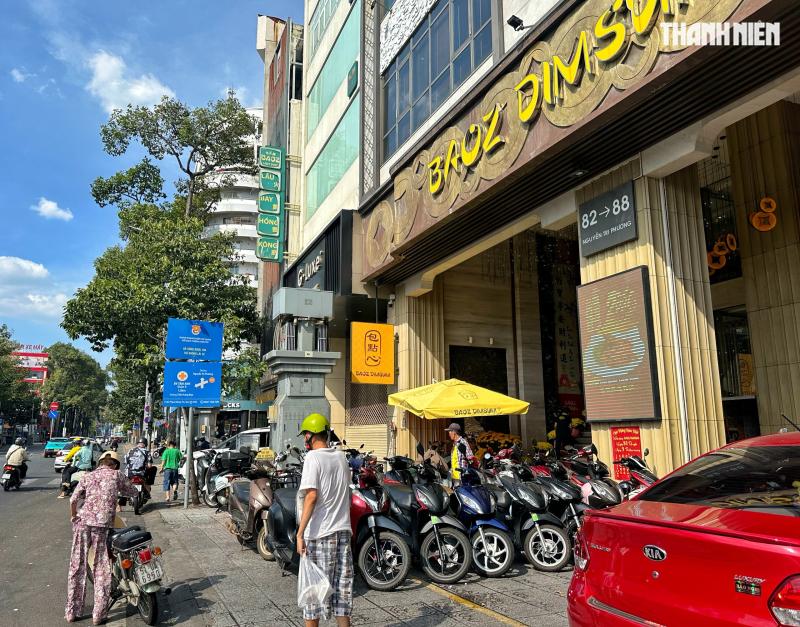 Mùng 3 tết, đường phố TP.HCM vẫn thoáng: Quán ăn nghỉ tết mùng mấy bán lại? - Ảnh 9.
