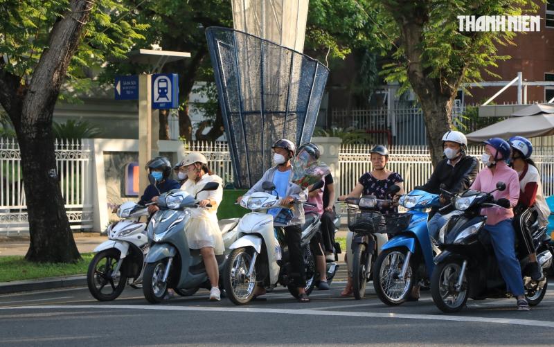 Chiều 29 tết, ngắm đường phố trung tâm TP.HCM trước thời khắc giao thừa Tết Bính Ngọ- Ảnh 6.