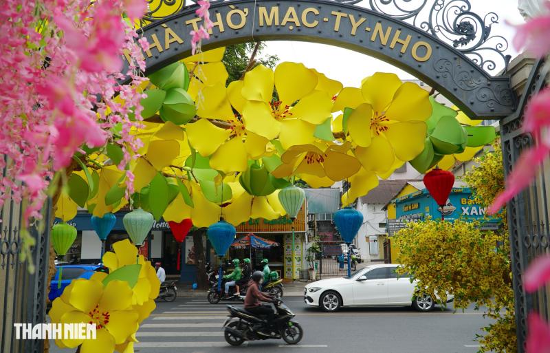 Cảnh quê yên bình trong sân nhà thờ ở TP.HCM, chuẩn bị đón Tết Bính Ngọ - Ảnh 9.