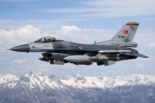 Tiêm kích F-16 Thổ Nhĩ Kỳ rơi trong lúc điều tra tín hiệu radar ở biên giới- Ảnh 1.