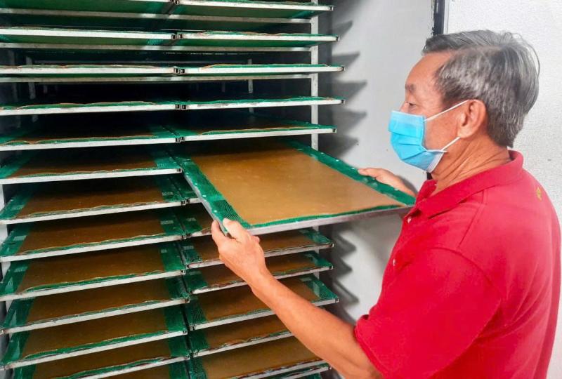 Cận tết, làng bánh phồng tôm ở Cà Mau tăng tốc, đơn hàng tăng 30%   - Ảnh 3.