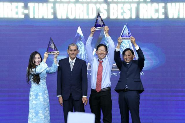 Gạo ST25 nhận cúp 'Gạo ngon nhất thế giới' sau 3 tháng đoạt giải - Ảnh 4.