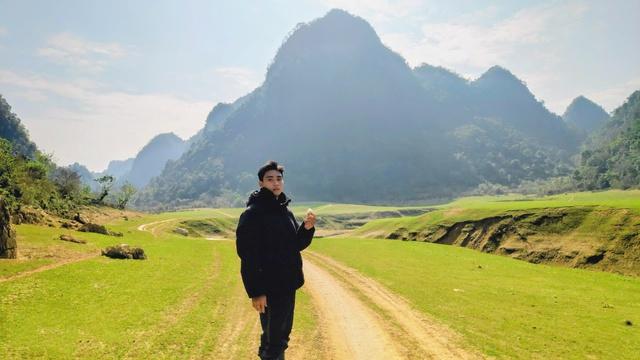 Trước tết, chàng trai miền Tây 'phượt' hơn 4.000 km ra Bắc vì lý do đặc biệt - Ảnh 1.