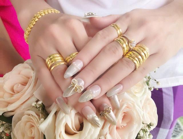 Giá vàng tăng, nhiều cặp đôi ‘đứng hình’ chuyện cưới hỏi - Ảnh 2.