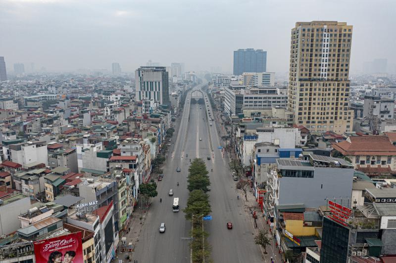 Phố phường Hà Nội 'khác lạ' sáng mùng 1 tết- Ảnh 1.