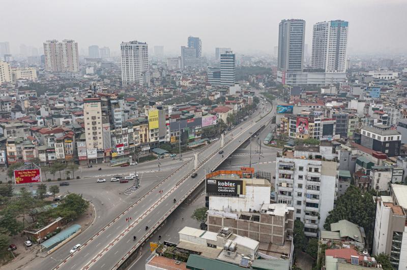 Phố phường Hà Nội 'khác lạ' sáng mùng 1 tết- Ảnh 2.